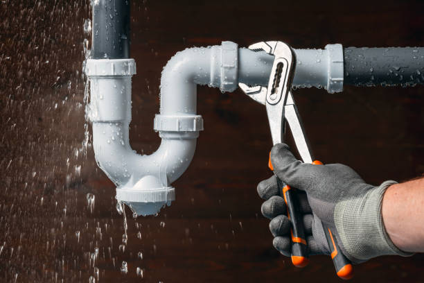 Professional Emergency Plumber technician working in Hudson, MI